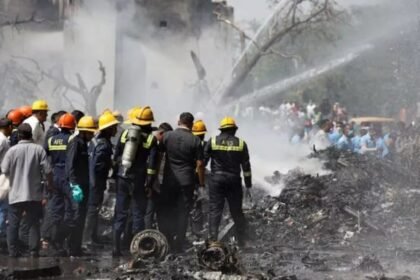 Avião caiu com 242 pessoas a bordo (Foto: Reuters/Amit Dave)