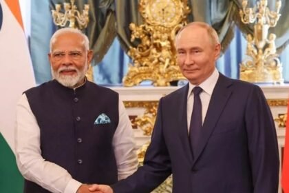 Narendra Modi (à esq.) e Vladimir Putin (Foto: Reprodução (X))