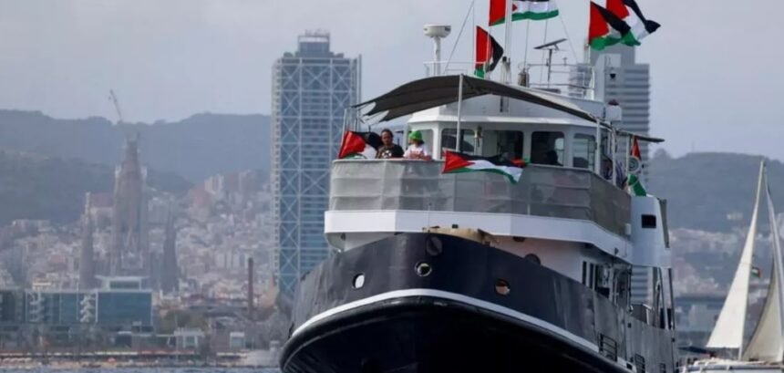 Barco da Flotilha Global Sumud (Foto: Reuters/Nacho Doce)